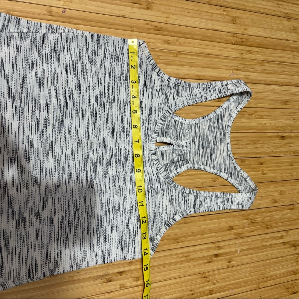 Lululemon tank with cut out back and optional back tie. No tags Measures a  4. - Picture 6 of 7